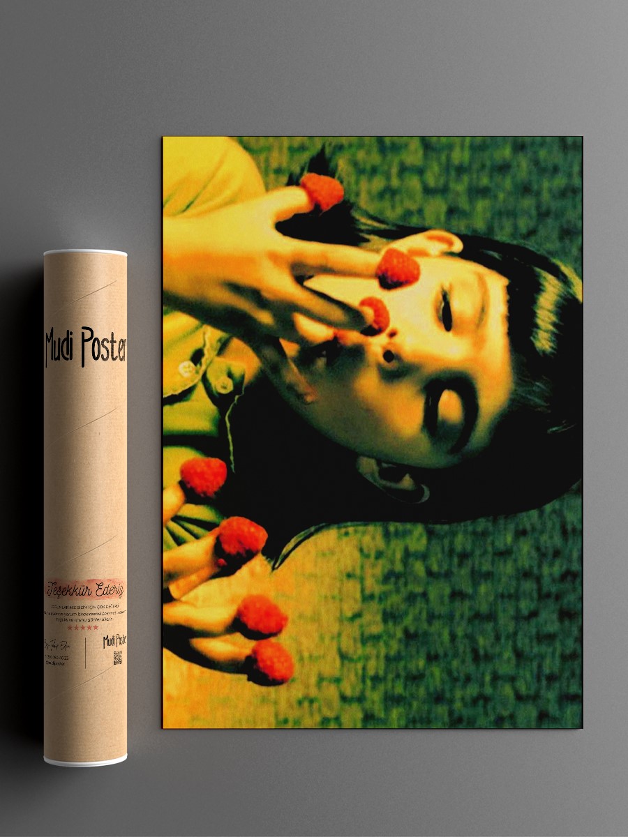 Amelie Strawberries Poster, Çerçevesiz Tv Film Poster