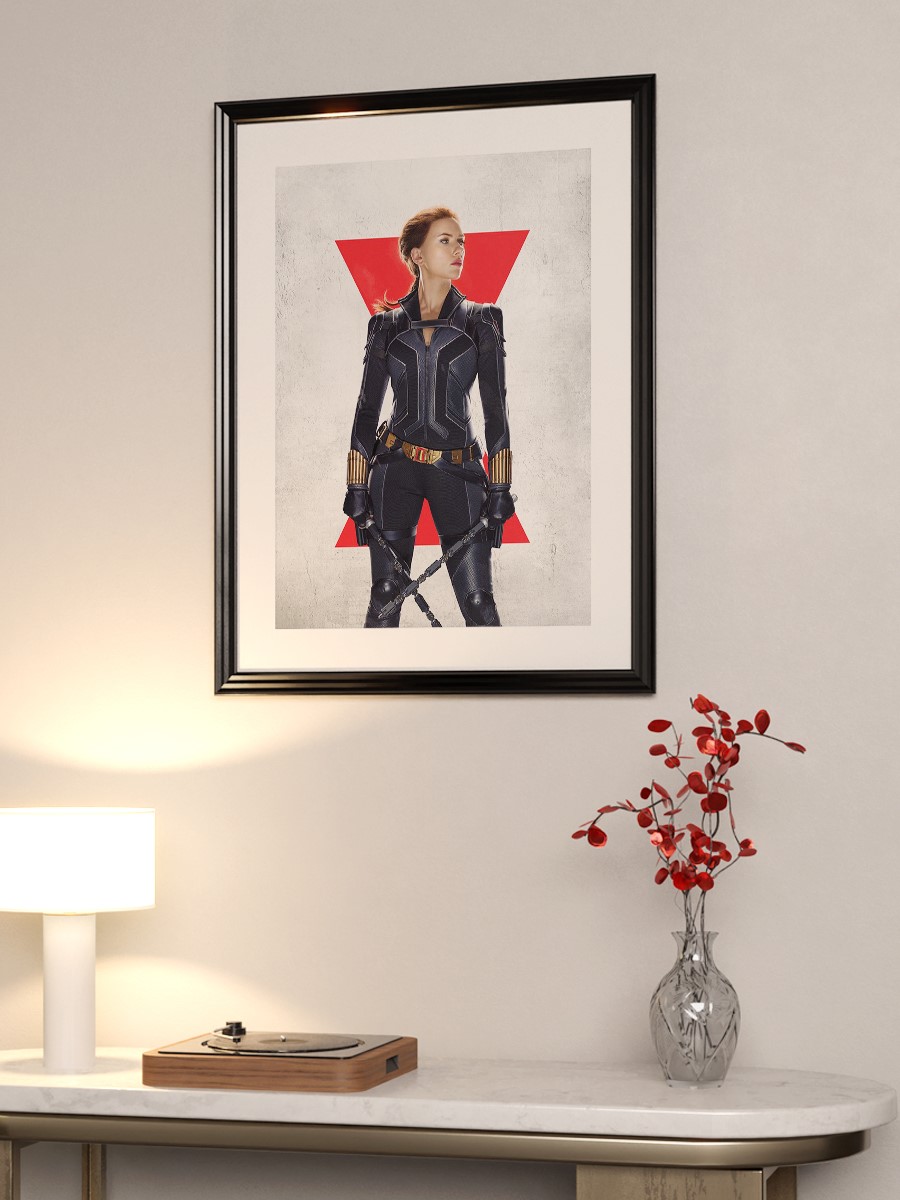 Black Widow Pose Poster, Çerçevesiz Tv Film Poster